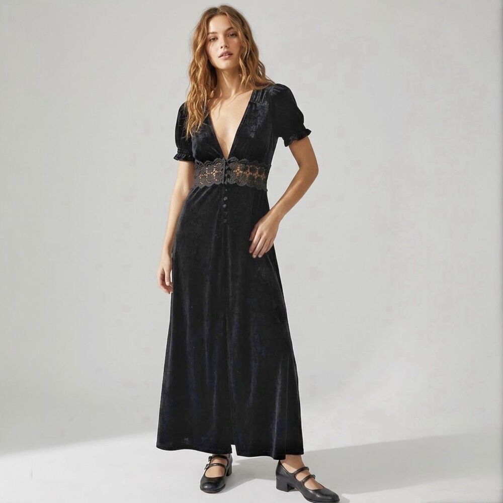 Forever 21 Dress Maxi Velvet Black Small Gothic Whimsigoth V-Neck Cut Out Fall